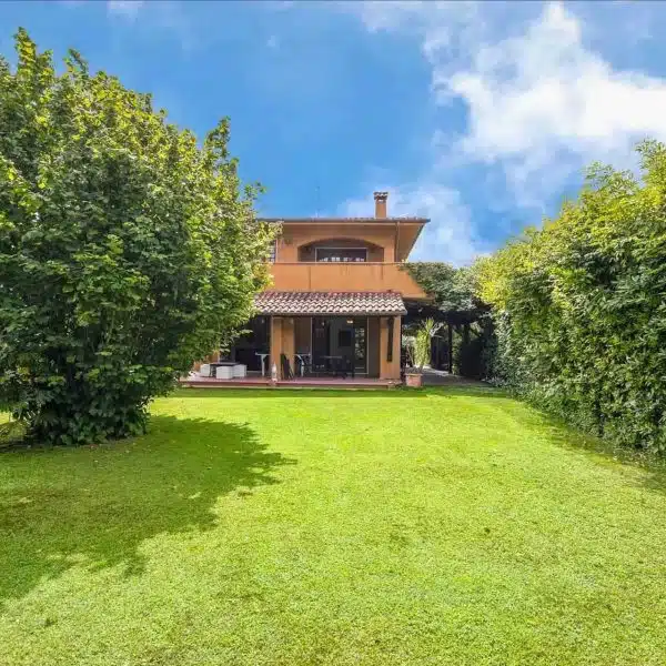 Elegant Villa with Garden in Forte dei Marmi-1_363440