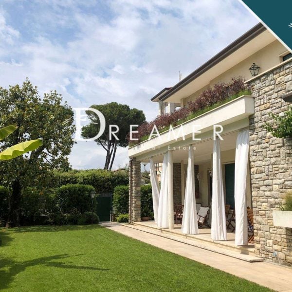 Wonderful 1950s Villa with Garden in Forte dei Marmi, Tuscany-1_265148