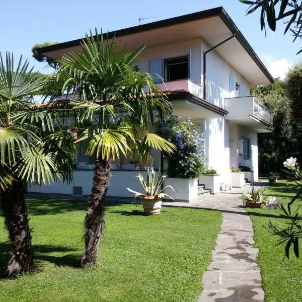 Villa with Garden in Forte dei Marmi-13_402375