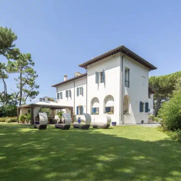 Wonderful Seafront Villa with Pool-1_425220