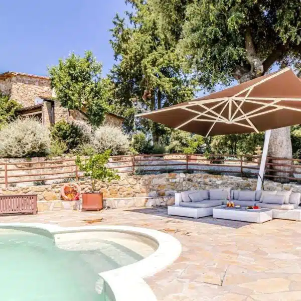 Farmhouse with Pool and Vineyard on the Hills of Pisa Countryside-0_268649