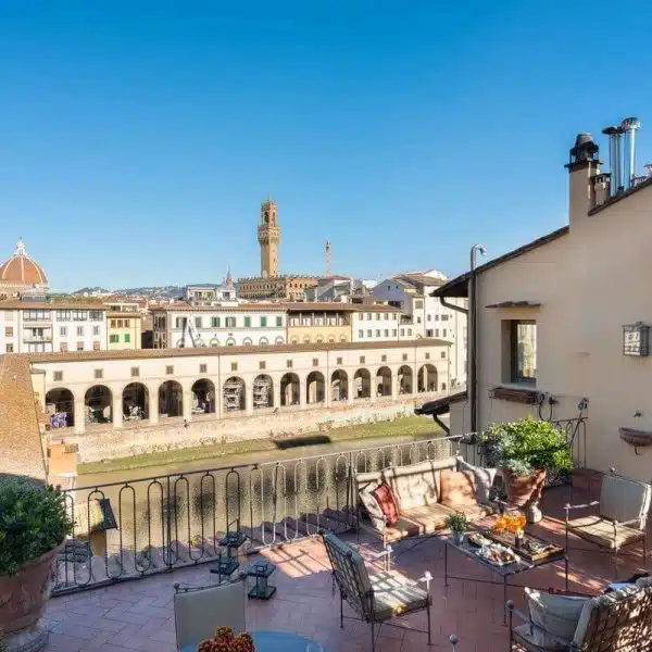 Elegant Penthouse with a Panoramic Terrace on Ponte Vecchio-0_272812