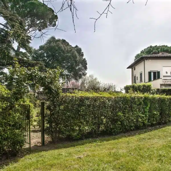 Magnificent Historic Villa with a Pool-0_281024