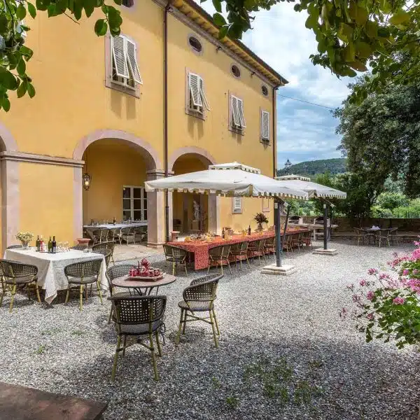Typical Tuscan Farmhouse with a Pool on the Hills of Lucca-0_281827