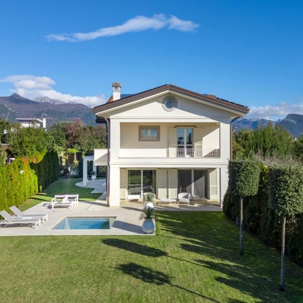 Exclusive Villa with Jacuzzi in Forte dei Marmi-0