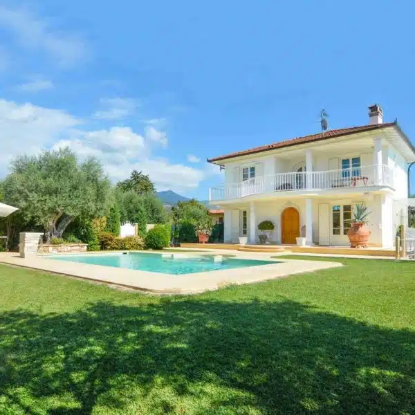Exclusive Villa with Pool in Forte dei Marmi-41