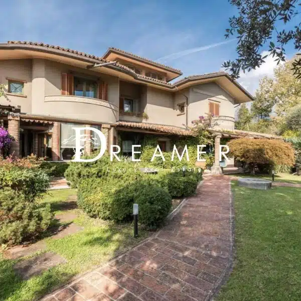 Villa with Garden in Forte dei Marmi-0_372298