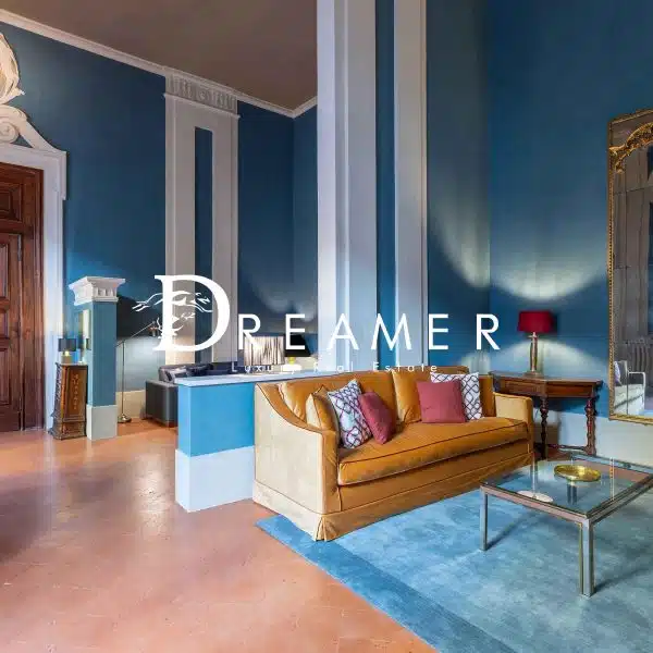 Magnificent Frescoed Apartment with Garage in Florence-0_374467