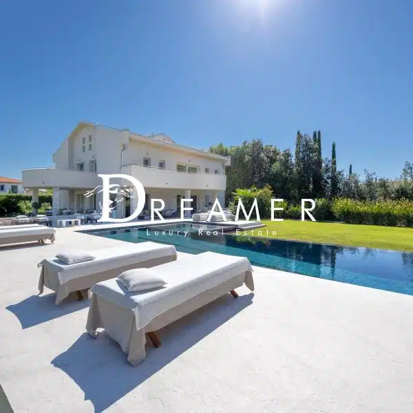 Splendid Villa with Large Garden in Forte dei Marmi-0_380944