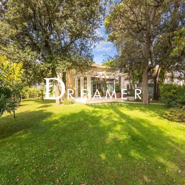 Liberty-Style Villa with Private Garden in Camaiore-0_395358