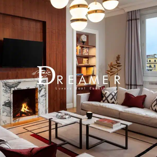 Prestigious Apartment with Parking Space on Lungarno Vespucci-0_403922