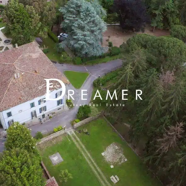 Prestigious Historic Villa with Pool in Camaiore-1_409721