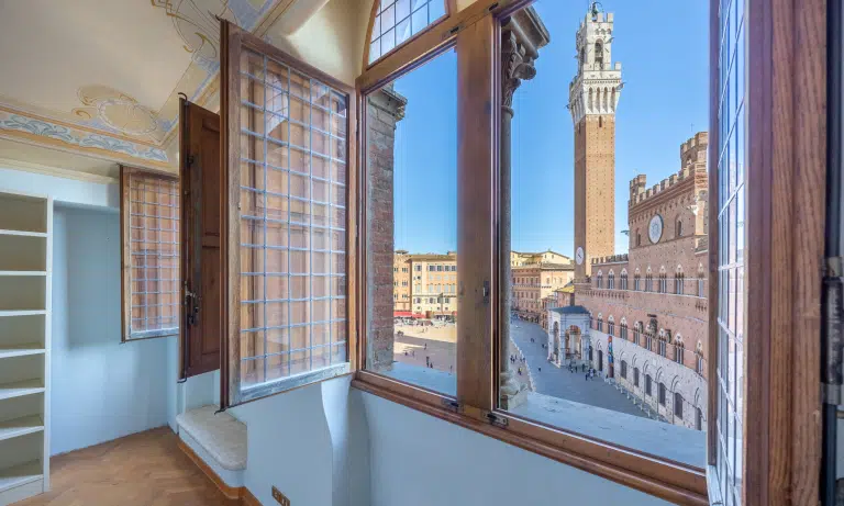 Trophy Assets in Tuscany: Luxury Villas and Iconic Apartments