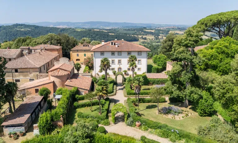 Tuscan Villa with Airport in the Hills of Pisa